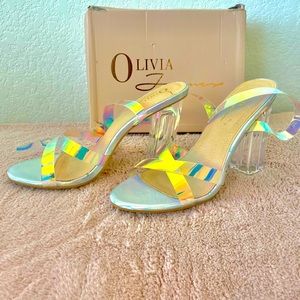 I am selling these beautiful holographic heels. They’ve only been worn once!